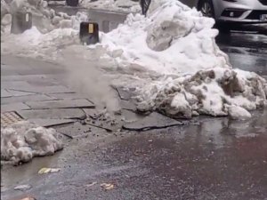 Arnavutköy’de yer altındaki kablo tutuştu, dumanlar paniğe neden oldu