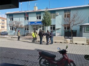 Gediz’de olası can kaybını polis önledi