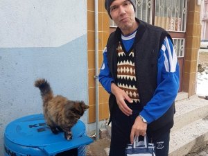 Başkan Çalışkan, engelli vatandaşın kedi evi isteğini geri çevirmedi
