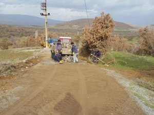 Salihli kırsalı çamurdan kurtarılıyor