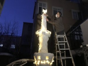 İstanbul için kar duası kabul olunca kardan minare yapıp ezan okuttu