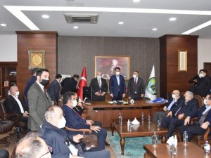 Bakan Kurum’dan Rıza Bey Apartmanı ve Menemen ziyareti