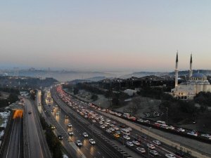 İstanbul’da kısıtlama sonrası 15 Temmuz Şehitler Köprüsü’nde trafik yoğunluğu havadan görüntülendi