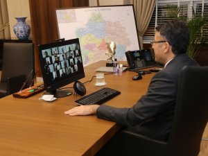 "Karamsarlığa ve ümitsizliğe kapılmayan"