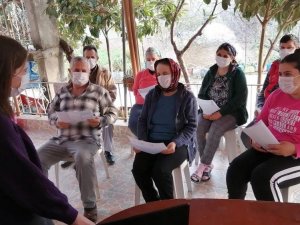 MEÜ Hemşirelik Fakültesi öğrencileri, ülkenin dört bir yanında halkı bilgilendiriyor