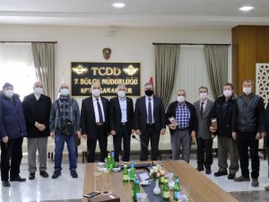 TCDD 7. Bölge Müdürlüğü emekli olan personellere köstekli saat hediye etti
