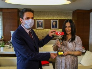 İhlas Medya Ankara Temsilcisi Batuhan Yaşar’a “Yılın Medya Yöneticisi” ödülü