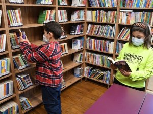 Kuşadası’nda çocuk kütüphanesi açıldı