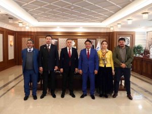 Kazakistanlı siyasetçi ve iş adamları Bağcılar Belediyesi’ni ziyaret etti