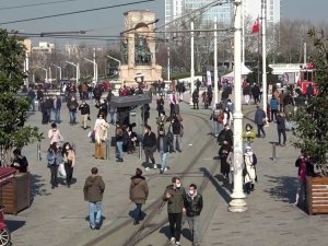 İstiklal Caddesi’nde “İğne atsan yere düşmez” dedirten manzara