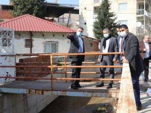 Başkan Sandal, sel felaketinin yaralarını sarıyor