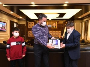 Pursaklar Belediye Başkanı Çetin hafızlık yarışması birincisini ağırladı