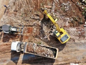 102 kamyon moloz ve çöp toplandı