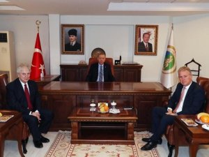 Cumhurbaşkanı Erdoğan, İZTO ve EBSO başkanları ile görüştü