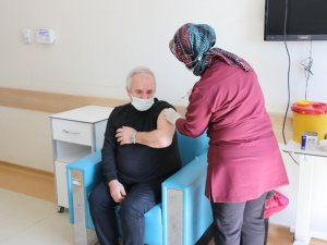 Başkan Özgan korona virüs aşısı oldu