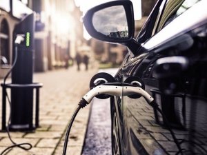 "Elektrikli otomobillerin hem üretimi hem satışı desteklenmeli"