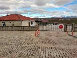 Aslanapa hayvan pazarı küçükbaş hayvanlara kapatıldı