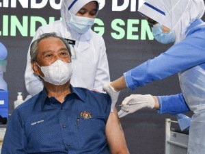 Malezya’da Covid-19 aşılamaları başladı