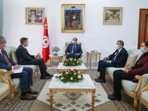 Tunus Başbakanı El-Meşişi görevi sona eren Türk Büyükelçi Onaner’i ağırladı