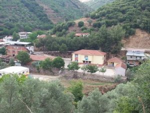 İzmir’de vaka artışı sebebiyle köy okulunda eğitime ara verildi