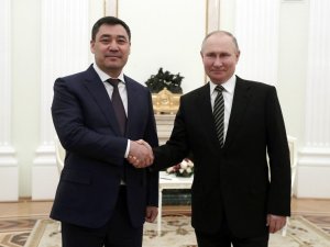 Kırgızistan Cumhurbaşkanı Caparov, ilk yurt dışı ziyaretini Rusya’ya gerçekleştirdi