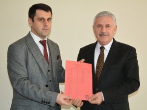 AK Parti’li Özbek mazbatasını aldı