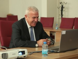 Başkan Atay’dan otizmli çocuklara ve Efelerli kadınlara İngilizce eğitimi