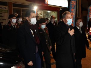 Bakan Akar’dan şehit Harun Turhan’ın ailesine taziye ziyareti