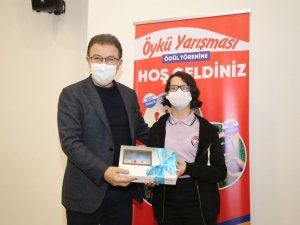 Eyüpsultan’da düzenlenen öykü yarışmasında ödüller sahiplerini buldu