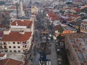 Kuşadası çarşılarına bir ayda 8 bin 760 metrekare doğal taş döşendi