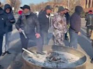 Ermenistan’da protestocular sabaha kadar Başbakan Paşinyan’ın istifasını bekledi