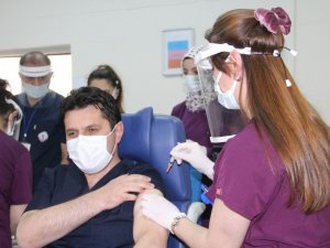 Erzurum İl Milli Eğitim Müdürü ve 4 köy öğretmeni Covid-19 aşısı oldu