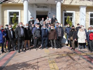 Bornova Belediyesi önünde alkışlı protesto