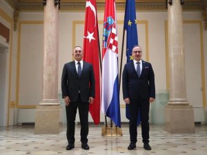 Bakan Çavuşoğlu, Hırvatistan Cumhurbaşkanı Milanoviç tarafından kabul edildi
