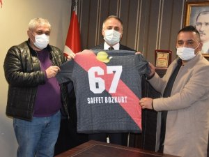 Başkan Bozkurt’a maden şehidi forması