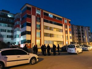 Pozitifli vakaların bulunduğu apartman karantina altına alındı