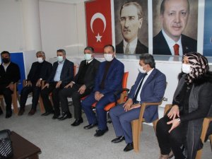Besni heyeti Başkan Dağtekin ile bir araya geldi