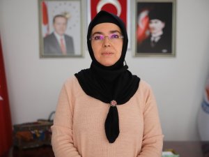 28 Şubat mağduru, Türkiye’nin ilk başörtülü başkanı, iki dönemdir hizmet ediyor