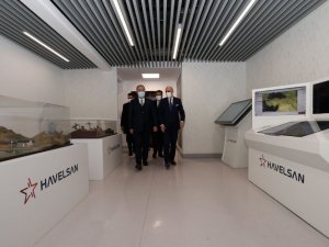 Bakan Akar ve TSK komuta kademesi Havelsan’da incelemelerde bulundu