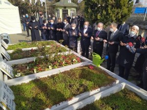 TBMM Başkanı Şentop Erbakan’ın kabrini ziyaret etti