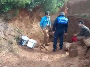 Tuzla’da kaçak kazı yapan defineciler suçüstü yakalandı