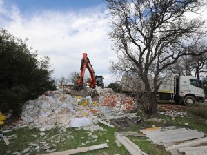 Gaziemir’de 2 günde 480 ton moloz toplandı