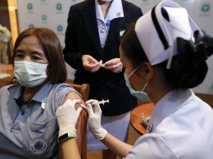 Tayland’da Covid-19’a karşı aşılama başladı