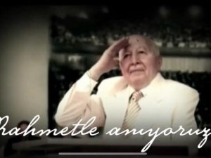 Necmettin Erbakan’ı anma programını binlerce kişi takip etti