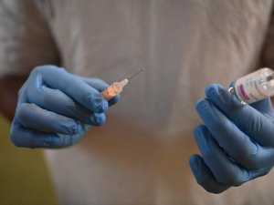 İngiltere’de son 24 saatte Covid-19’a bağlı 144 can kaybı