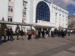 Vergi borcu yapılandırmasının son saatlerinde uzun kuyruklar oluştu