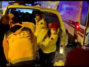 Karla kaplı mahalledeki epilepsi krizi geçiren gencin yardımına 112 yetişti