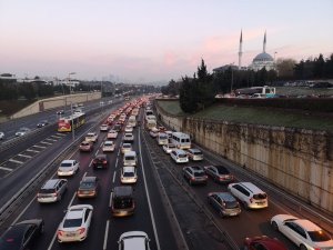 Kısıtlama sonrası İstanbul’da trafik yoğunluğu