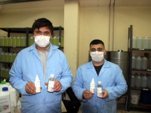 Öğretmen ve öğrenciler ilki başardı, sıfır alkollü bitkisel dezenfektan üretti