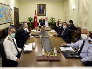 Bakan Akar, komutanlar ve bakan yardımcılarıyla video konferans ile görüştü
